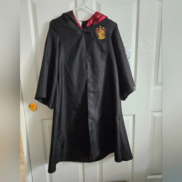 Harry Potter Robe Kids Medium Gryffindor Black Red Costume Hermione Cloak Hood - Picture 11 of 12